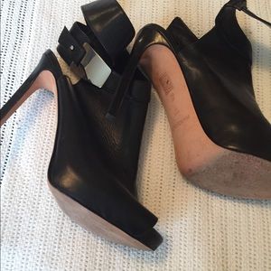 Women short black boots